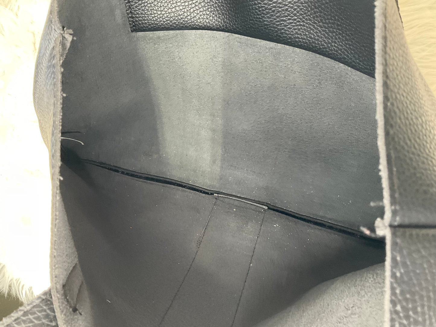 Handbag By Vince Camuto Size: Medium