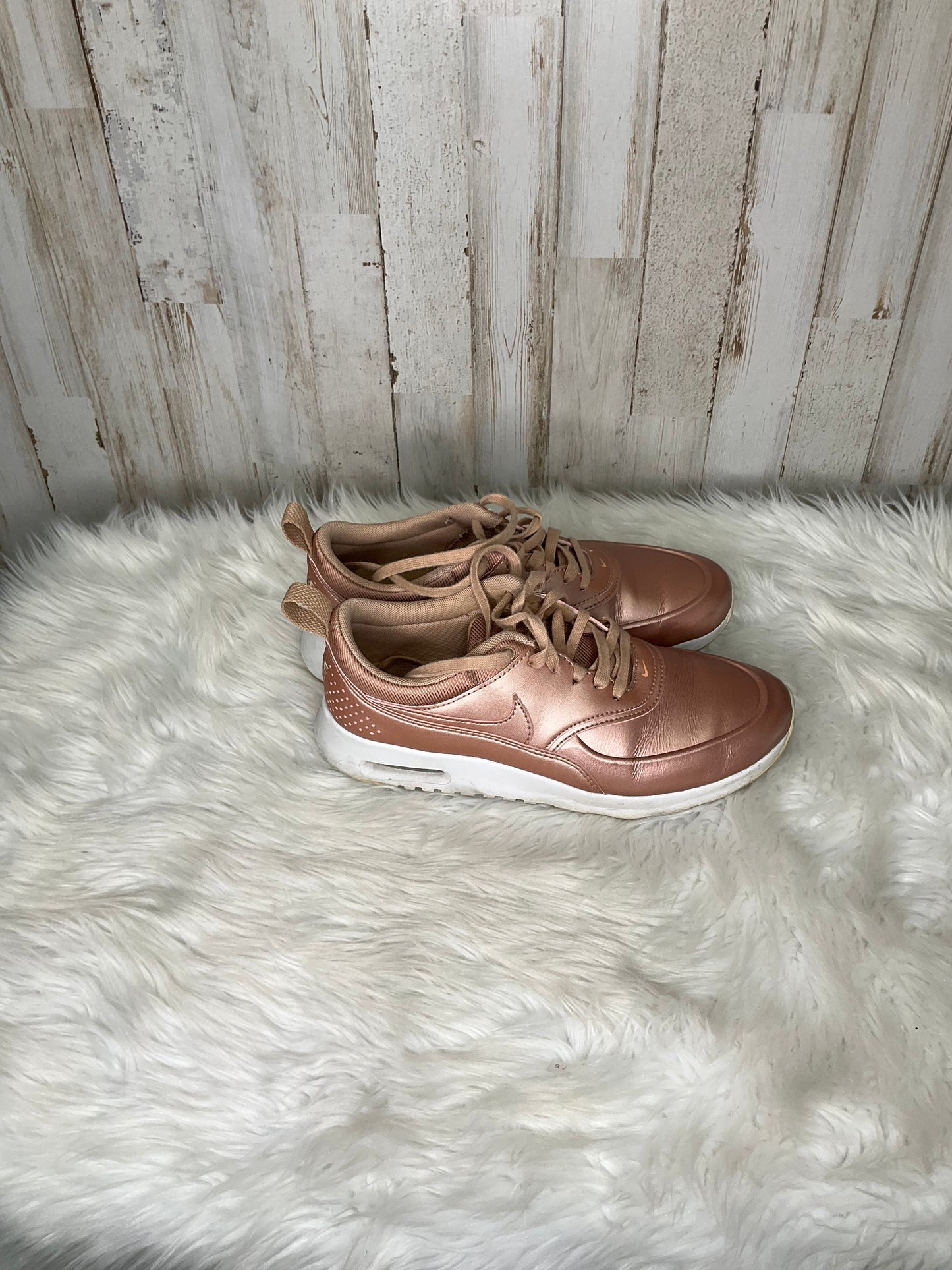 Shoes Athletic By Nike Size: 7.5