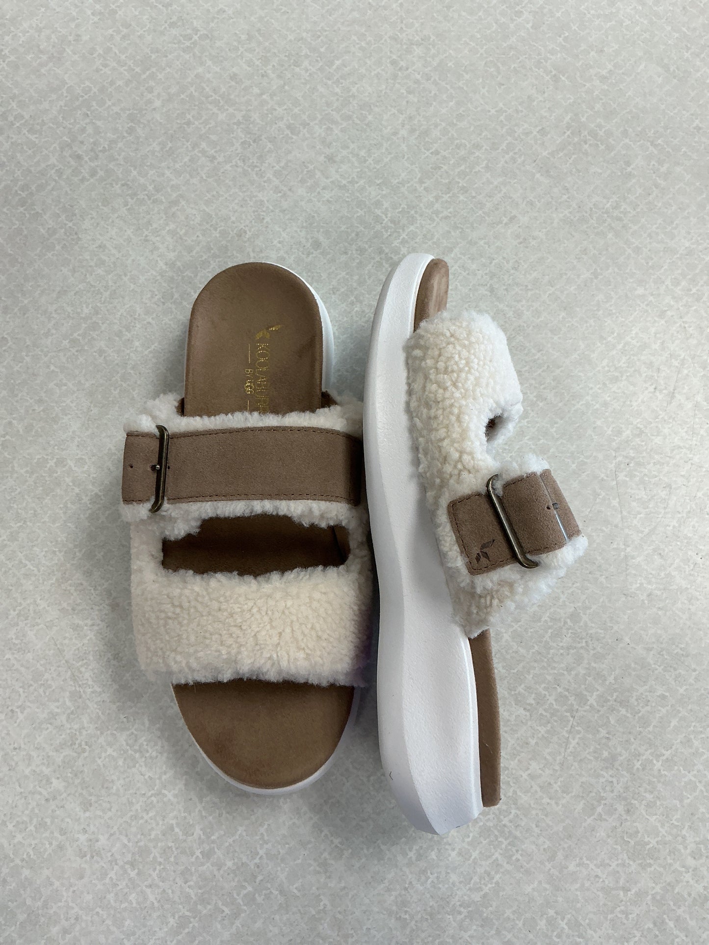 Sandals Flats By Koolaburra By Ugg In Cream, Size:7