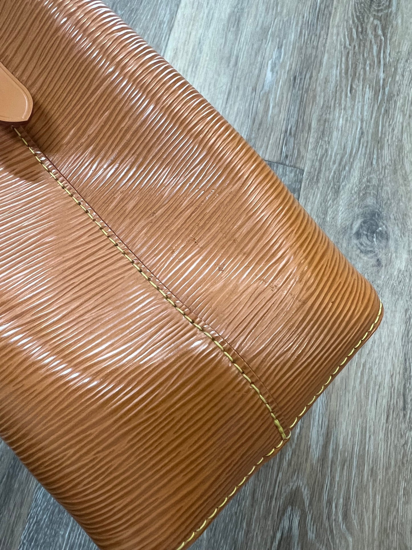 Handbag Luxury Designer By Louis Vuitton, Size: Small