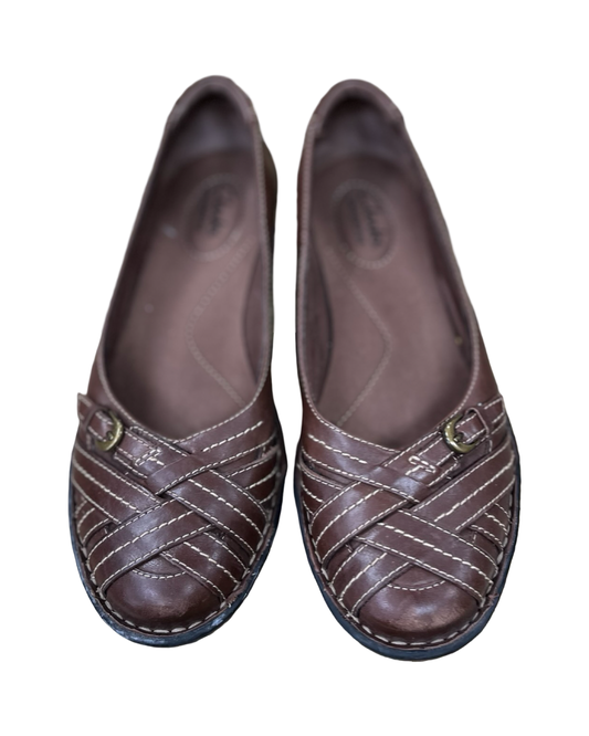 Shoes Flats By Clarks In Brown, Size:7