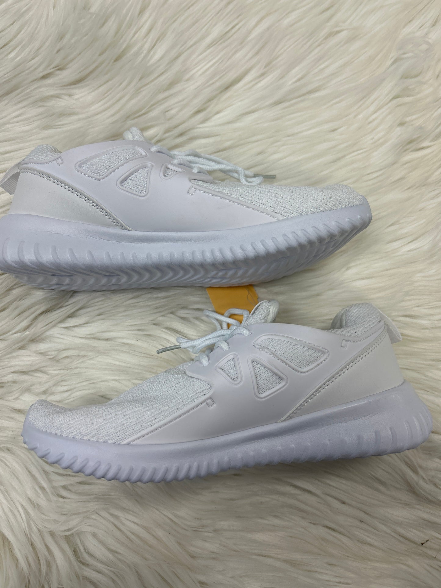 Shoes Athletic By Cmc In White, Size:5