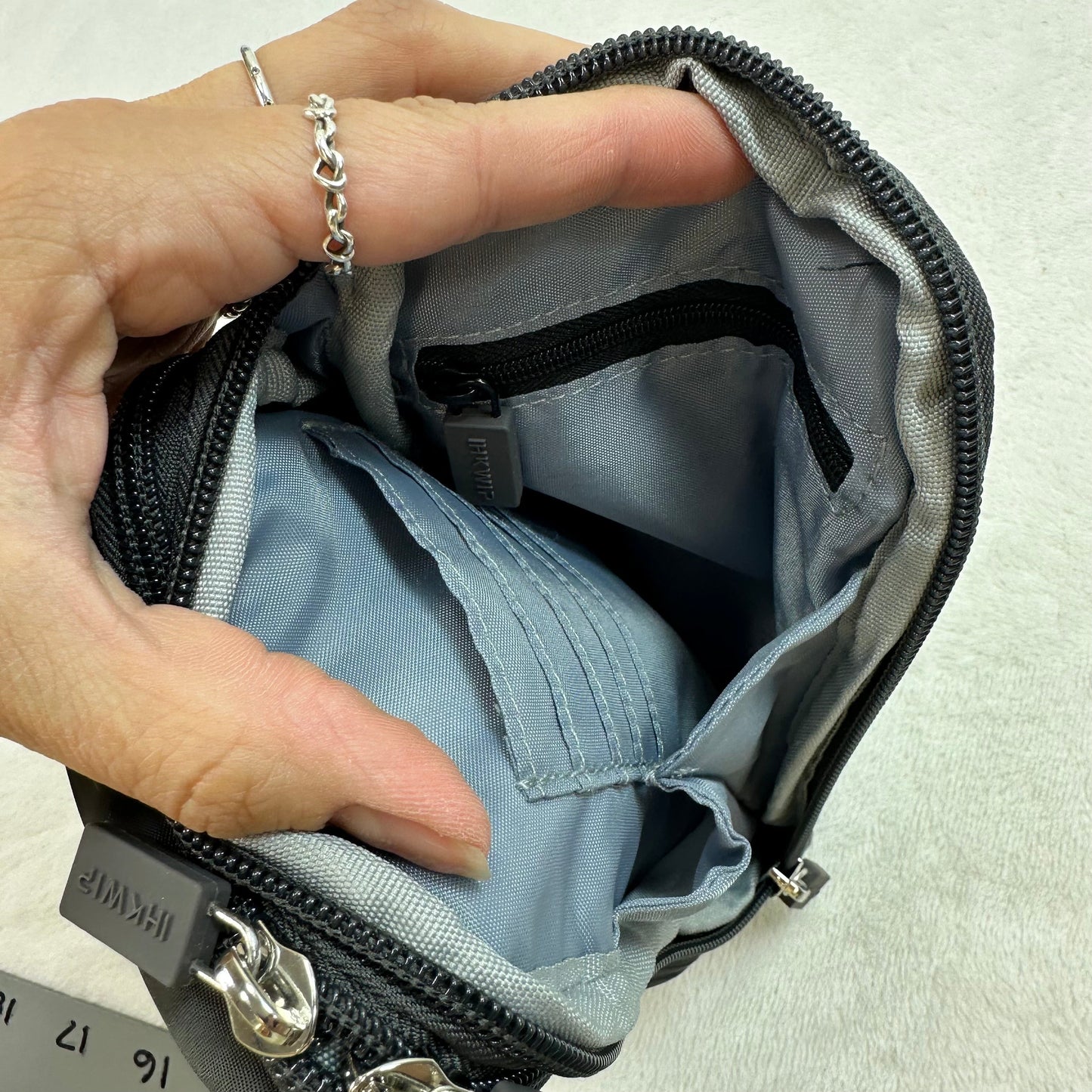 THE EVERYDAY
ESSENTIALS CROSSBODY By IHKWIP, Size: Small