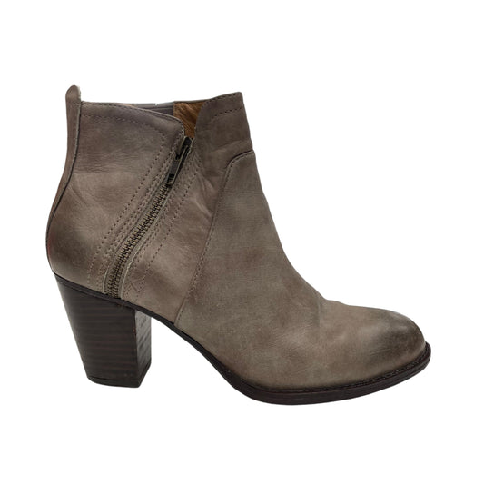 Boots Ankle Heels By Sofft In Brown