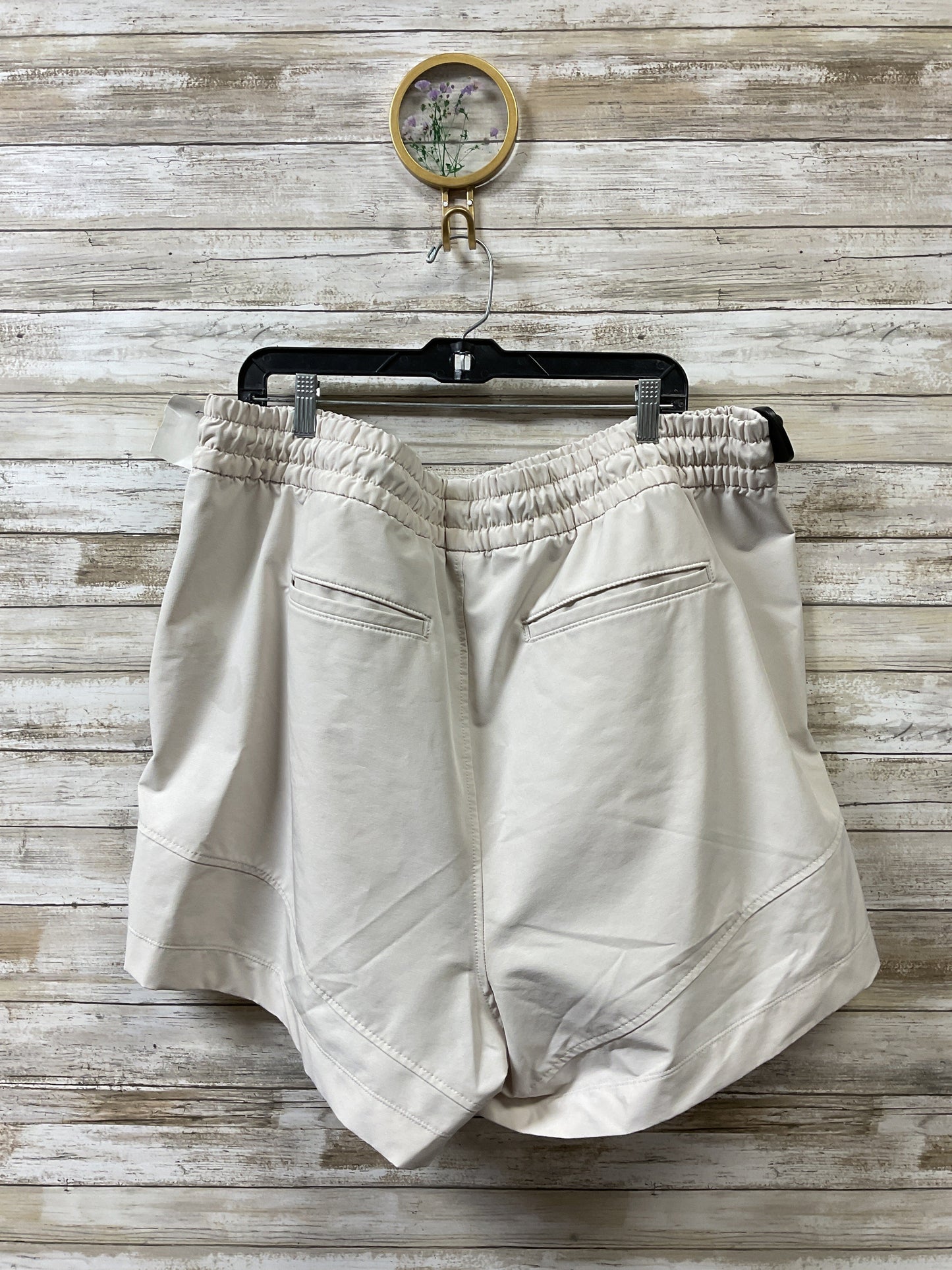 Athletic Shorts By Old Navy In Cream, Size:3X