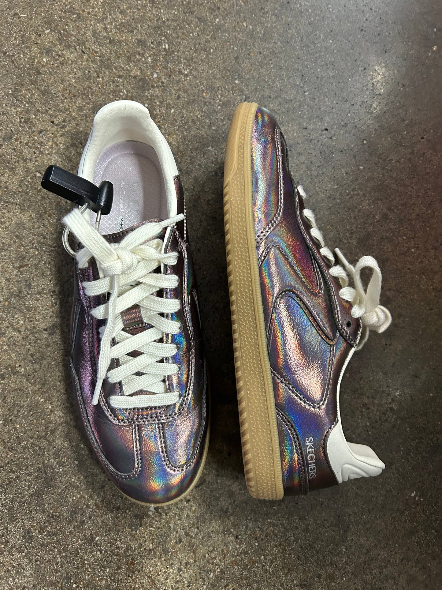 Shoes Sneakers By Skechers In Bronze, Size:8