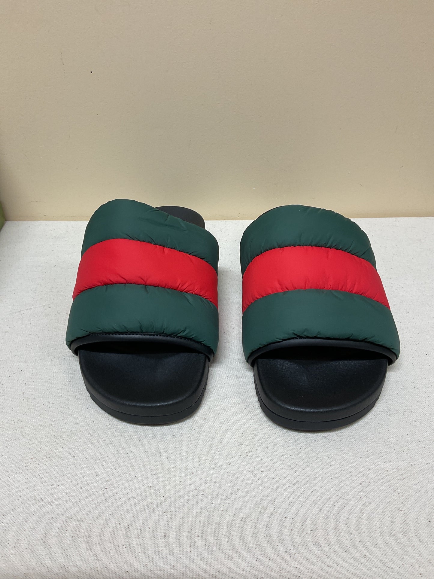 Sandals Luxury Designer By Gucci In Green & Red, Size:10