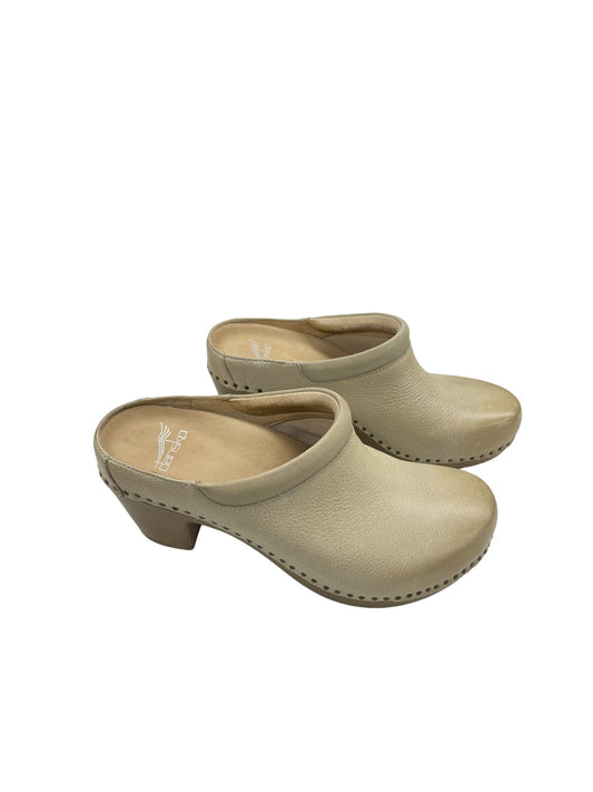 Cream Shoes Heels Block Dansko, Size 7.5