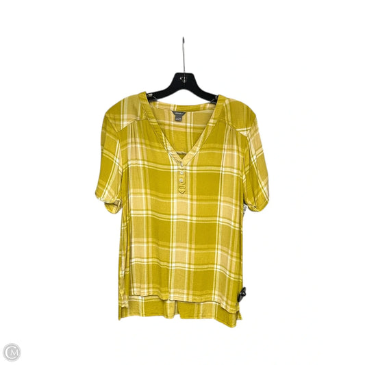 Top Short Sleeve By Eddie Bauer In Yellow, Size: M