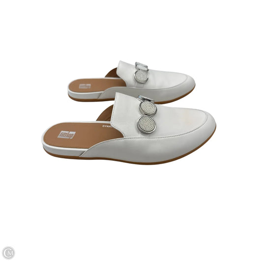Sandals Flats By Fitflop In White, Size: 8