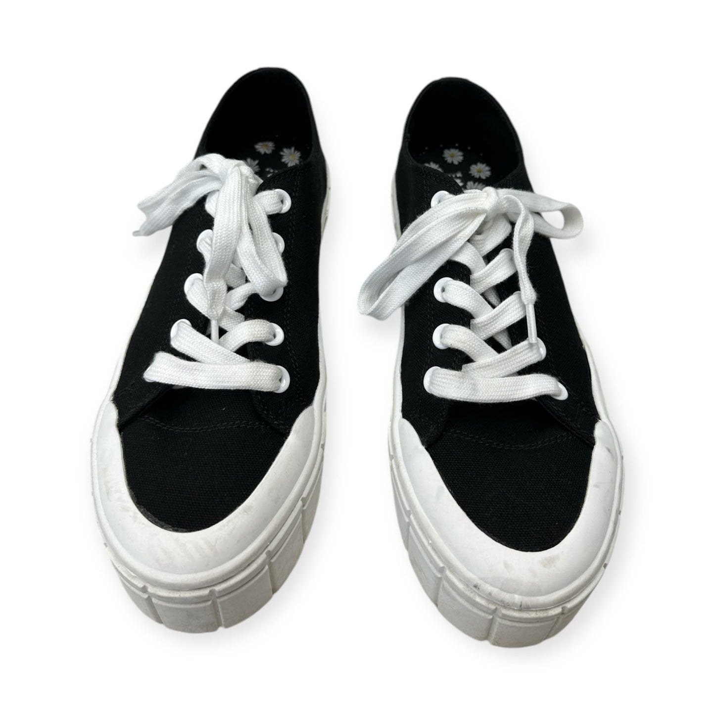 Shoes Sneakers By Mad Love In Black & White, Size: 10