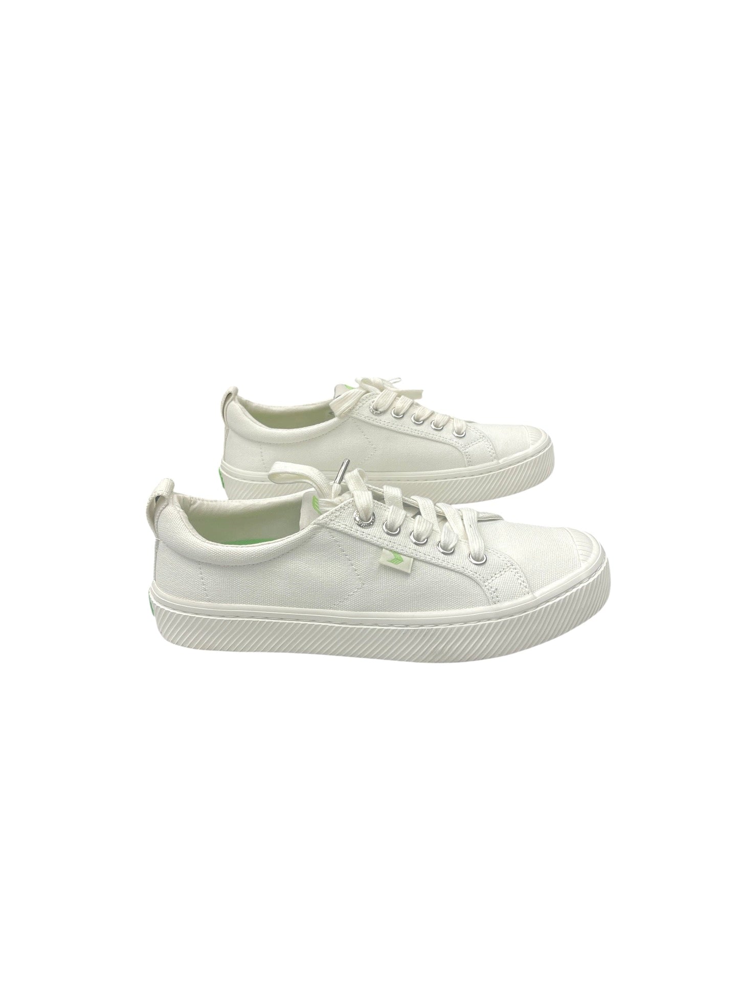 Shoes Sneakers By Cariuma In White, Size: 6