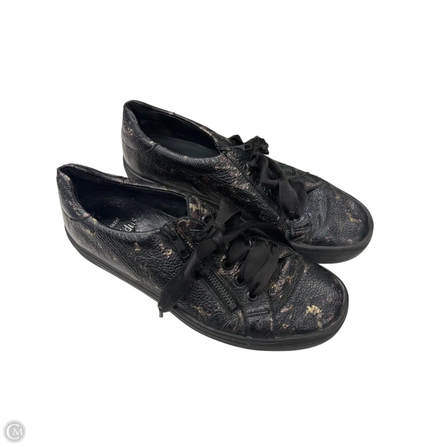 Shoes Sneakers By Clothes Mentor In Black, Size: 6.5