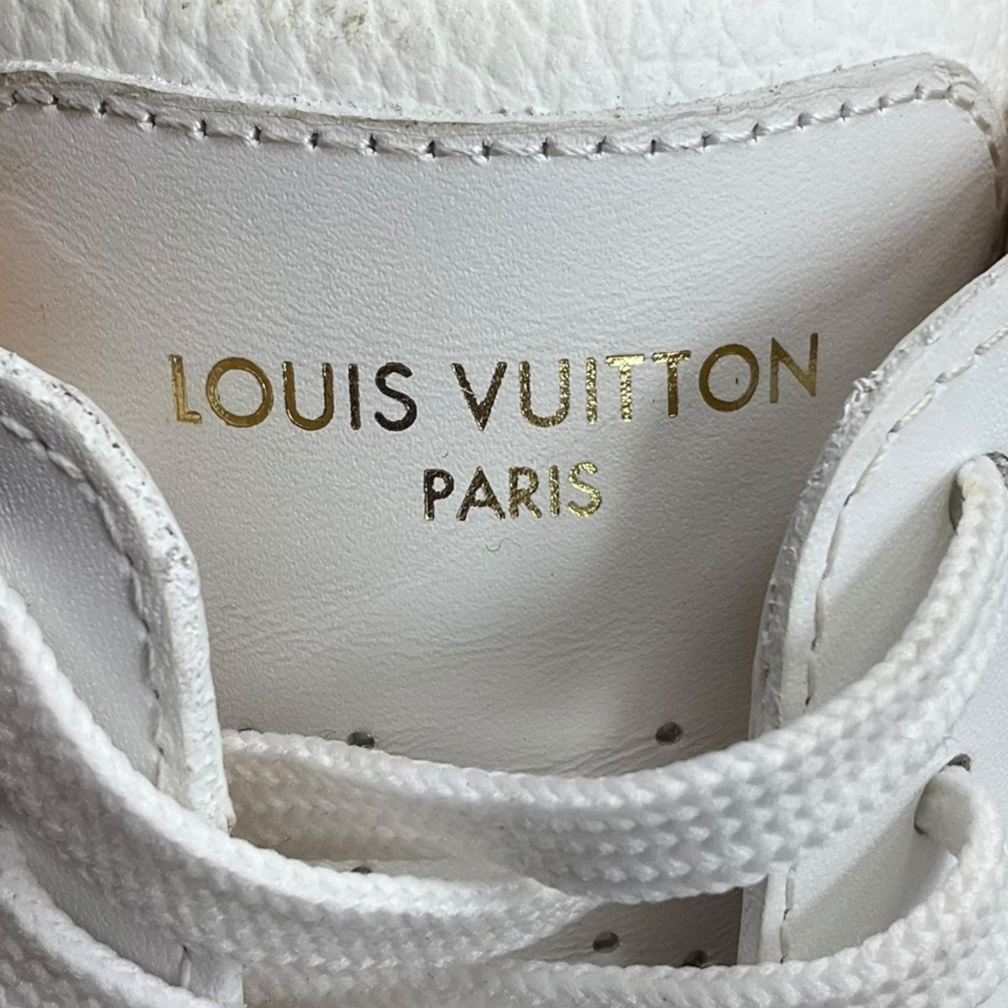 Shoes Luxury Designer By Louis Vuitton In White, Size: 10