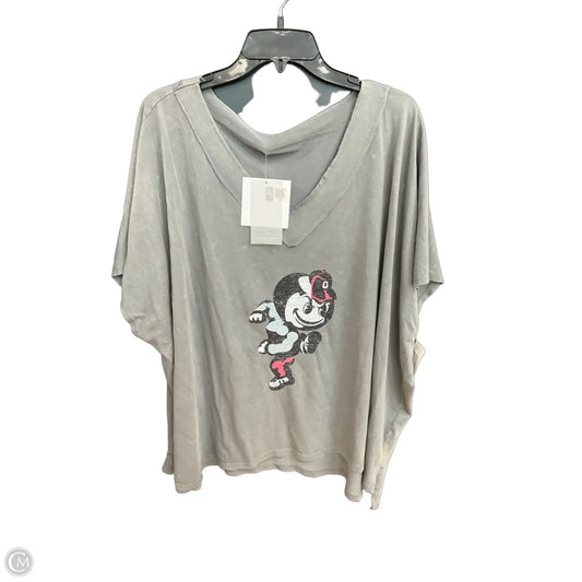 Top Short Sleeve By Cmc In Grey, Size: 2x
