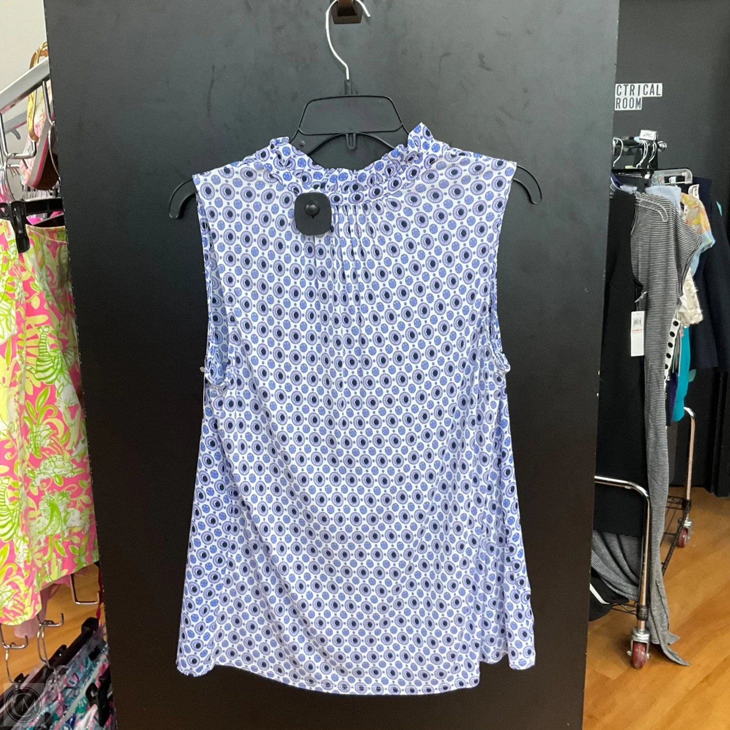 Top Sleeveless By Loft In Geometric Pattern, Size: M