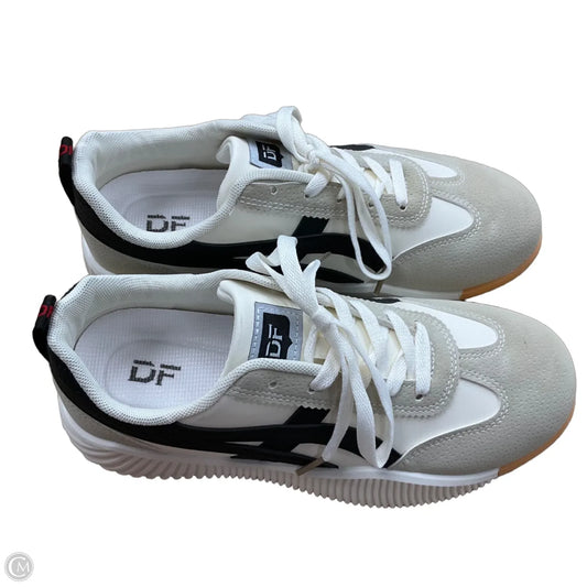 Shoes Sneakers By Cmc In Cream, Size: 9