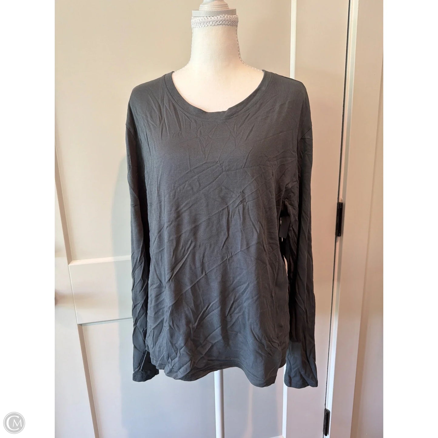 Top Long Sleeve Basic By Quince In Grey, Size: L