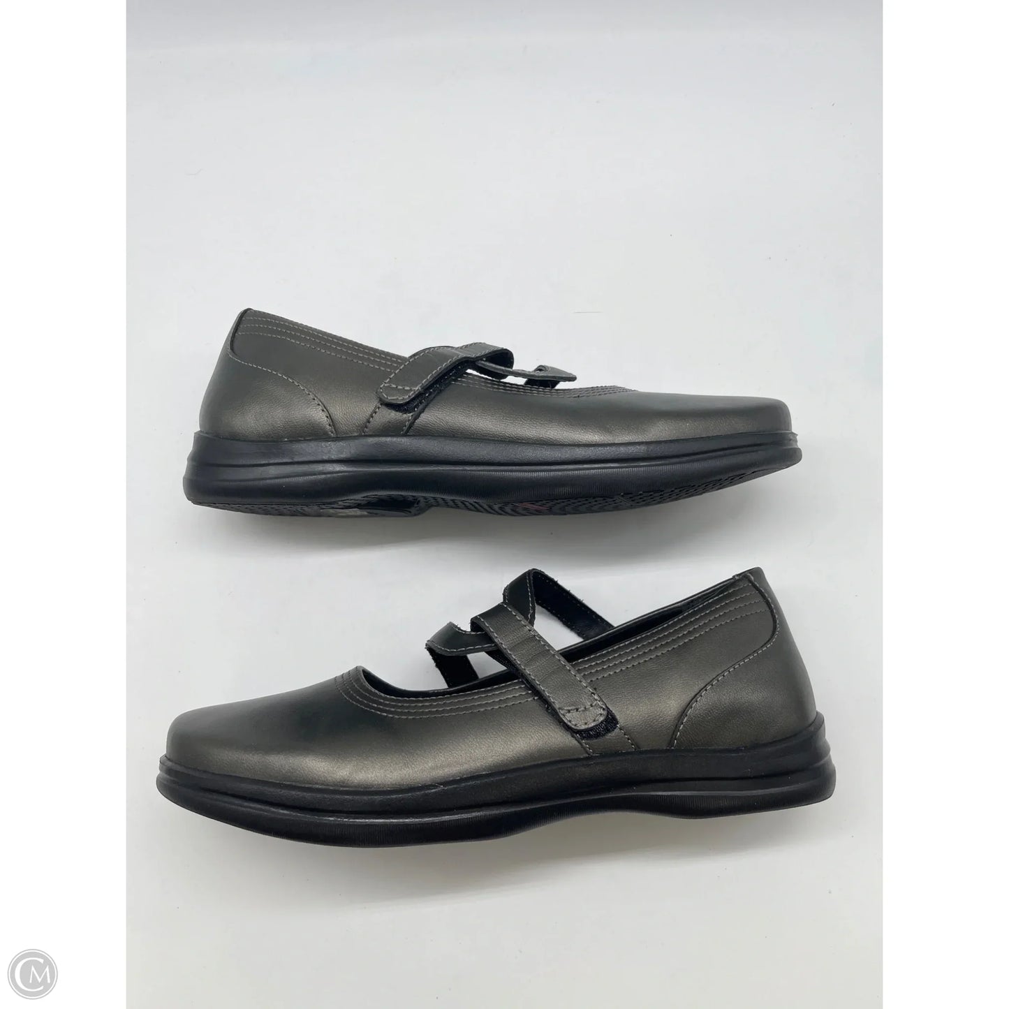 Shoes Flats By Clothes Mentor In Silver, Size: 9.5