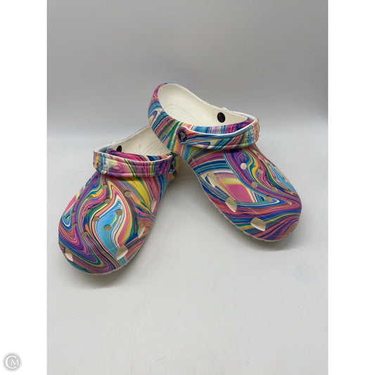 Shoes Athletic By Crocs In Multi-colored, Size: 11