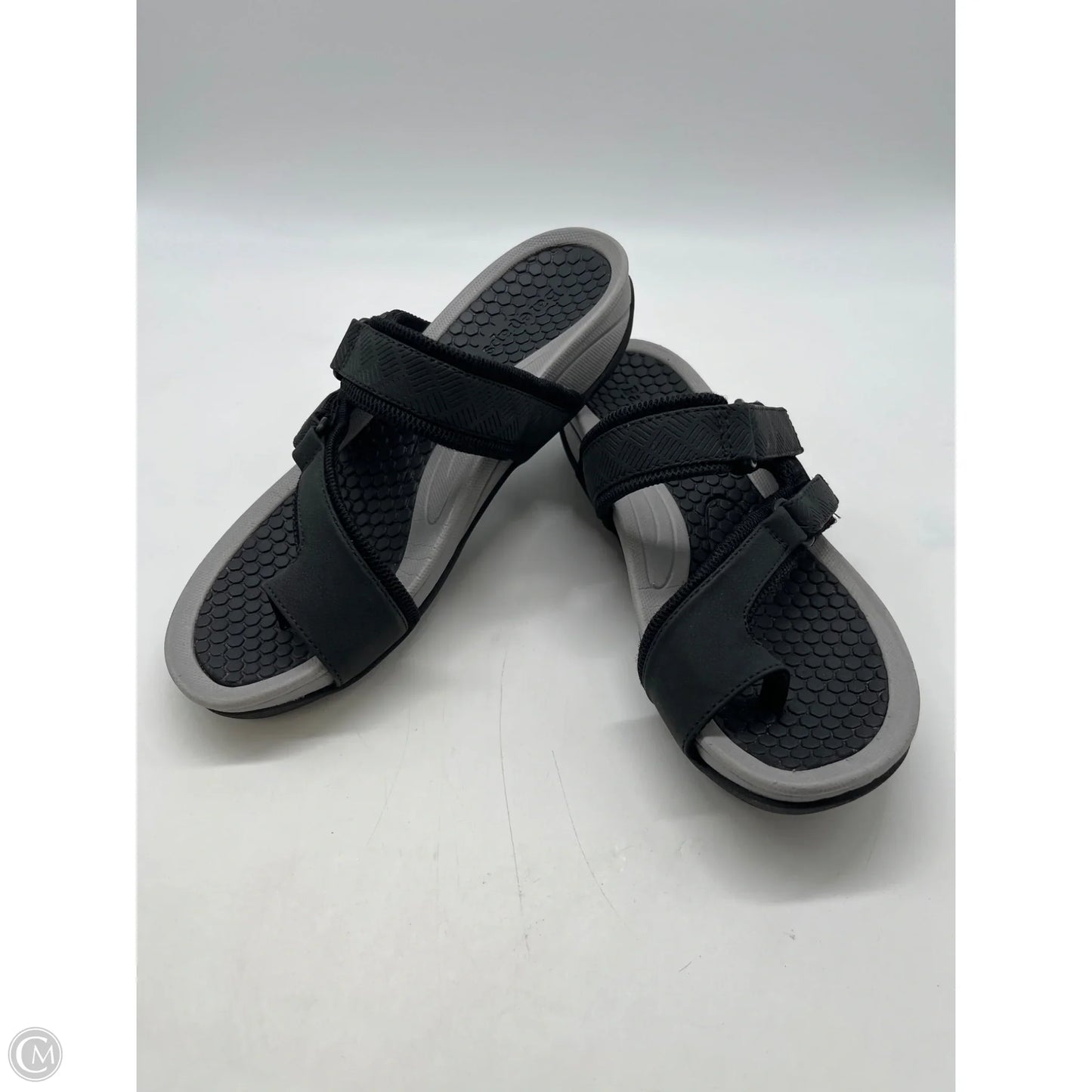 Sandals Flats By Bare Traps In Black, Size: 7