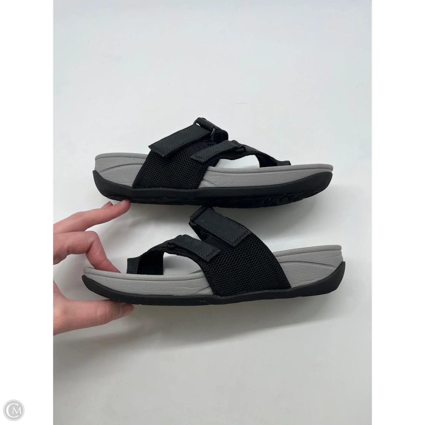 Sandals Flats By Bare Traps In Black, Size: 7