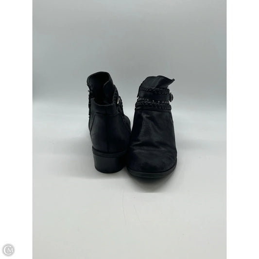 Boots Ankle Flats By Bare Traps In Black, Size: 11