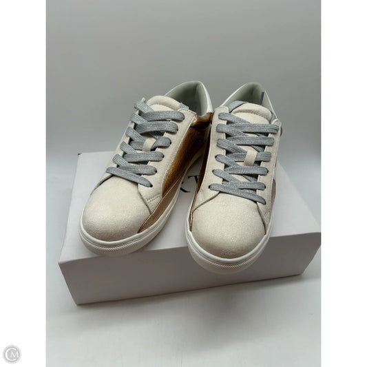 Shoes Sneakers By Clothes Mentor In Cream, Size: 10