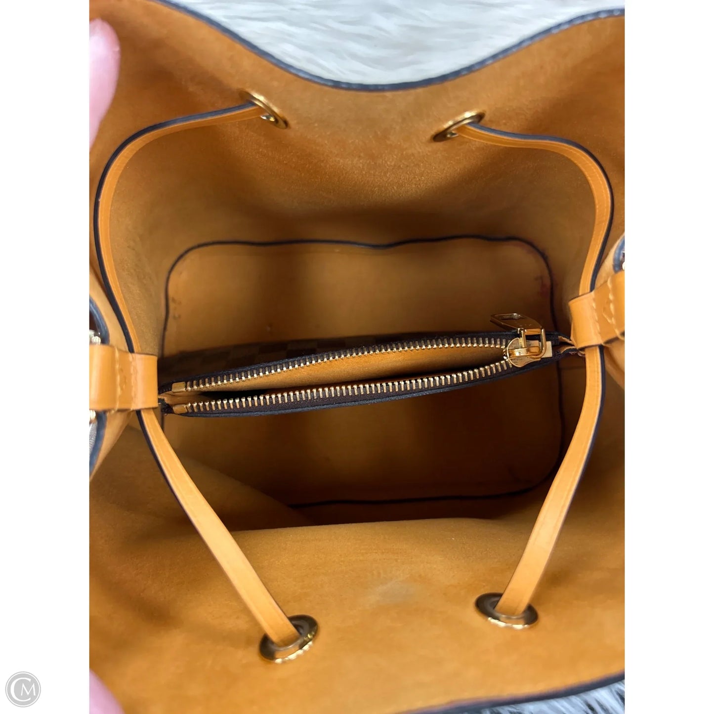 Handbag Luxury Designer By Louis Vuitton, Size: Medium