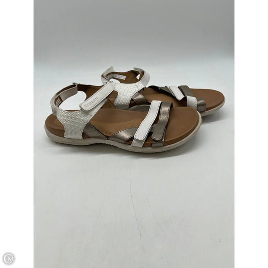 Sandals Flats By Cobb Hill In White, Size: 8