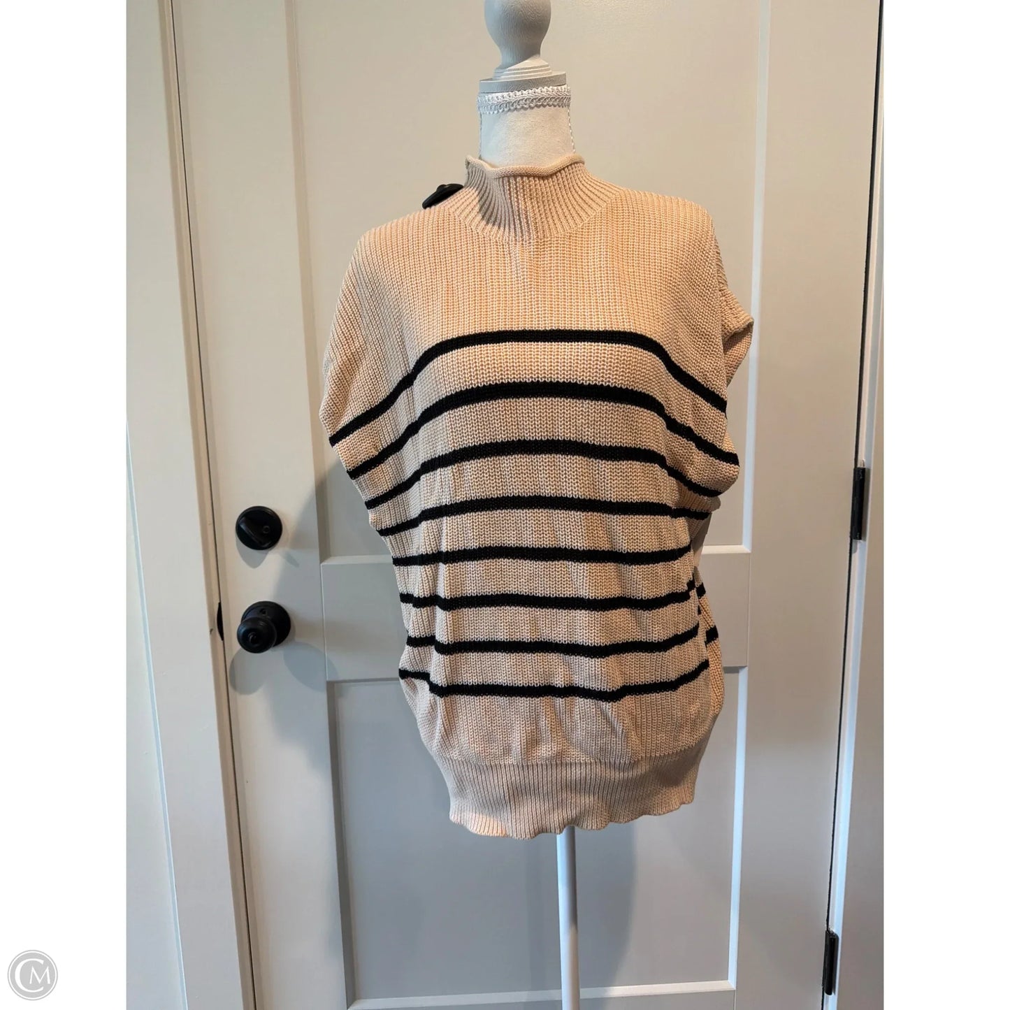 Sweater By Clothes Mentor In Tan, Size: L