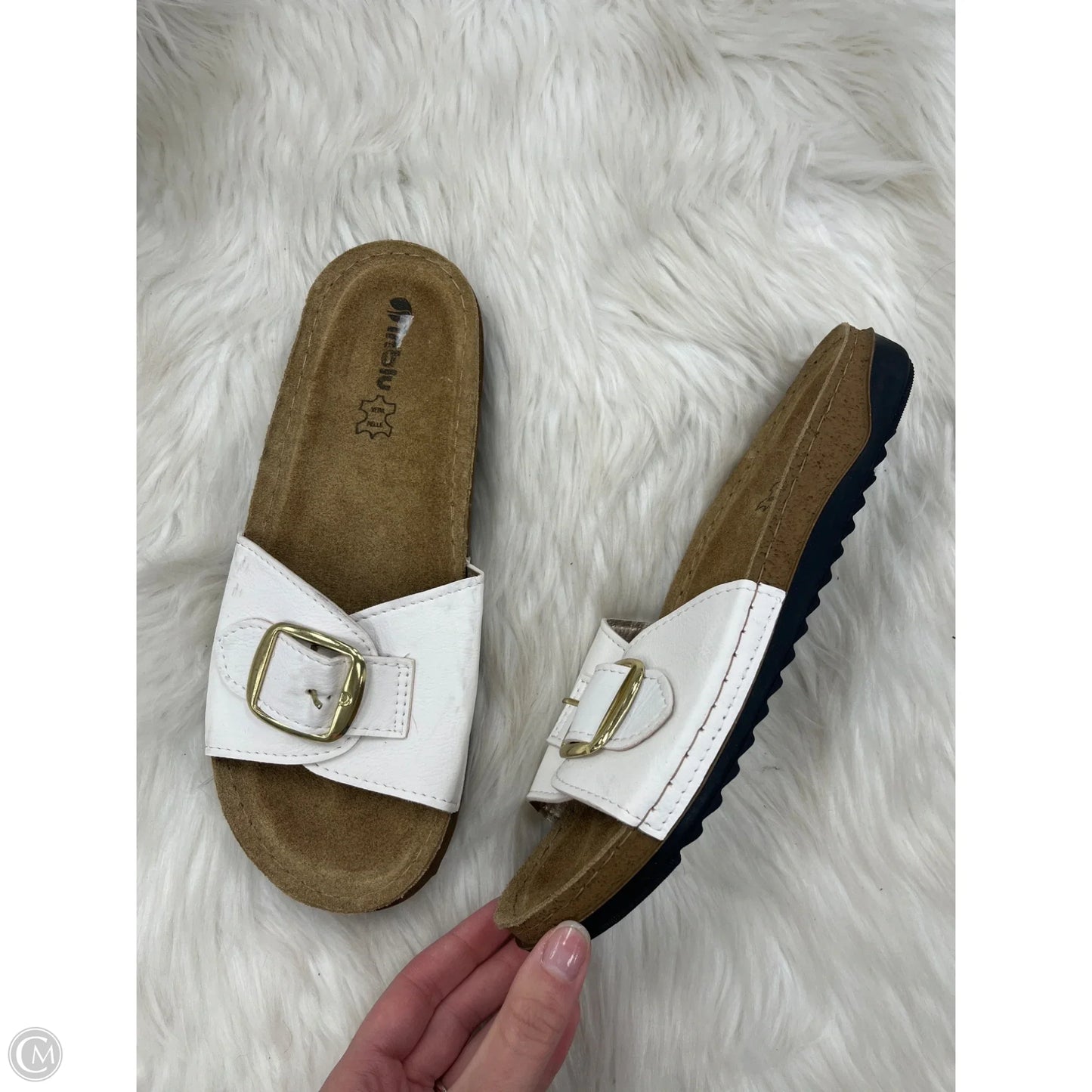 Sandals Flats By Clothes Mentor In White, Size: 10.5