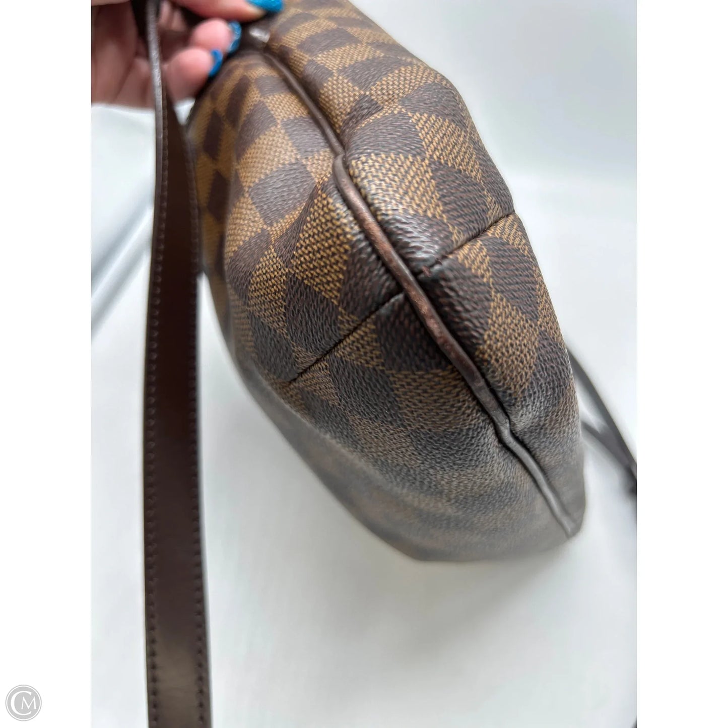 Crossbody Luxury Designer By Louis Vuitton, Size: Medium