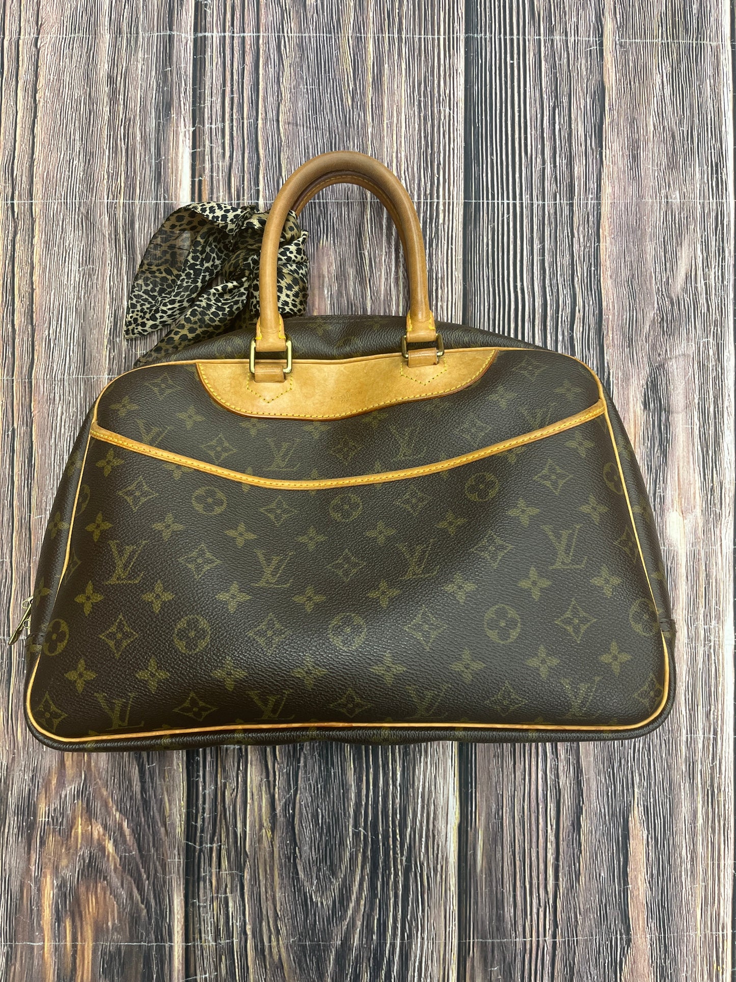 Handbag Luxury Designer By Louis Vuitton  Size: Medium