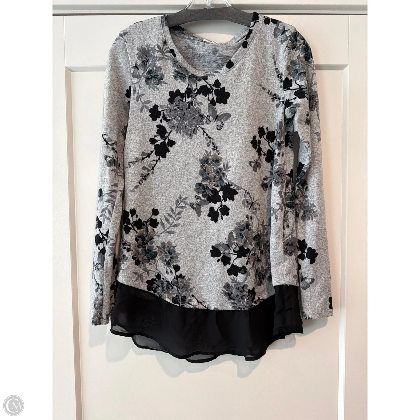 Top Long Sleeve By Maurices In Grey, Size: Xs