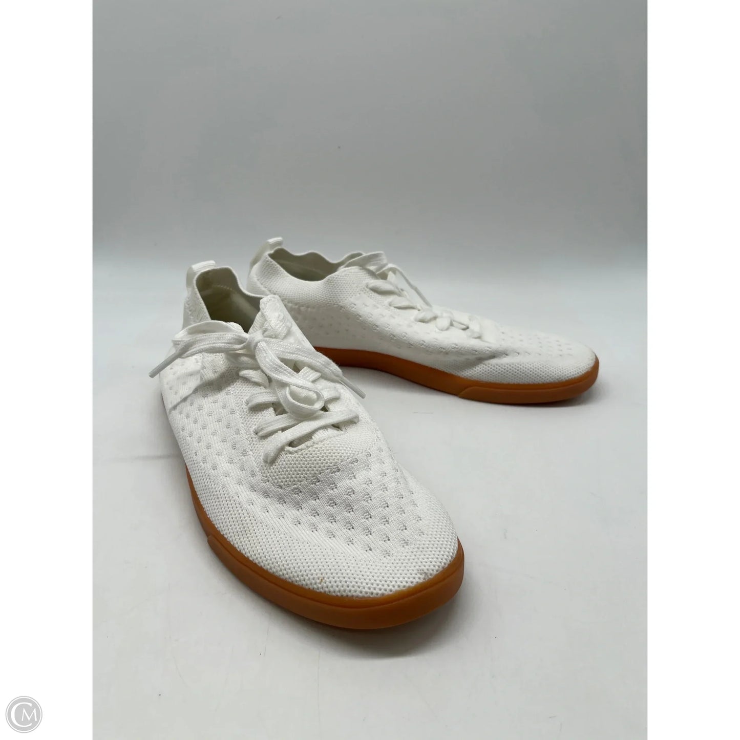 Shoes Sneakers By Clothes Mentor In White, Size: 6.5