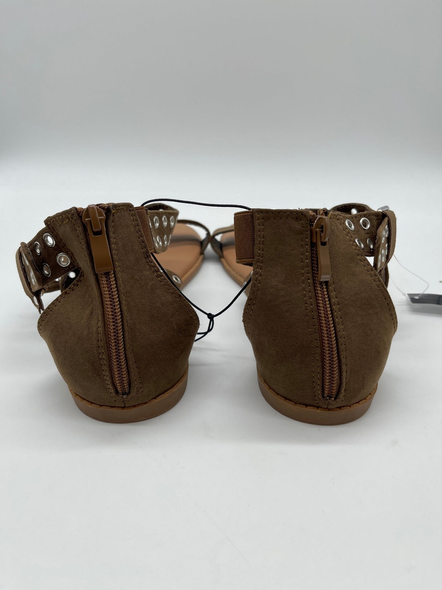 Brown Sandals Flats Torrid, Size 9.5