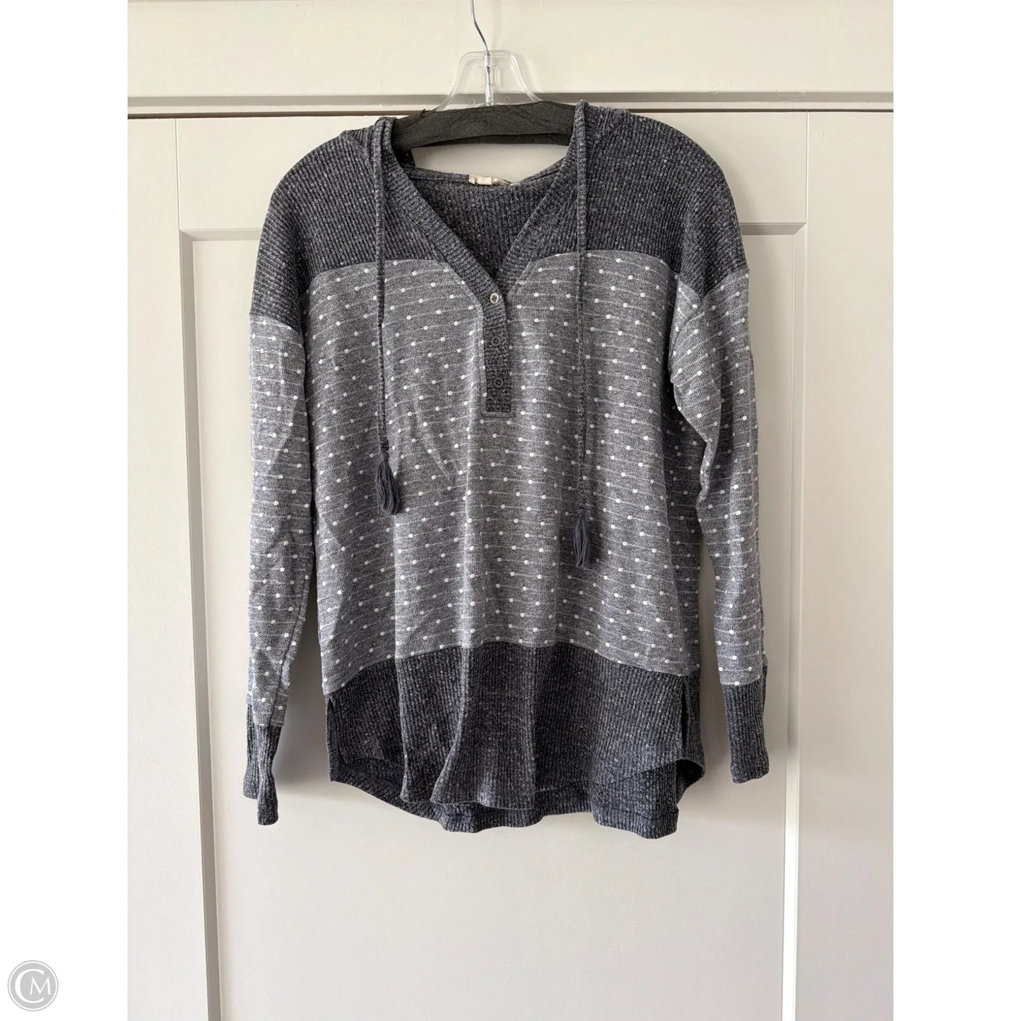 Top Long Sleeve By Hem & Thread In Grey, Size: S