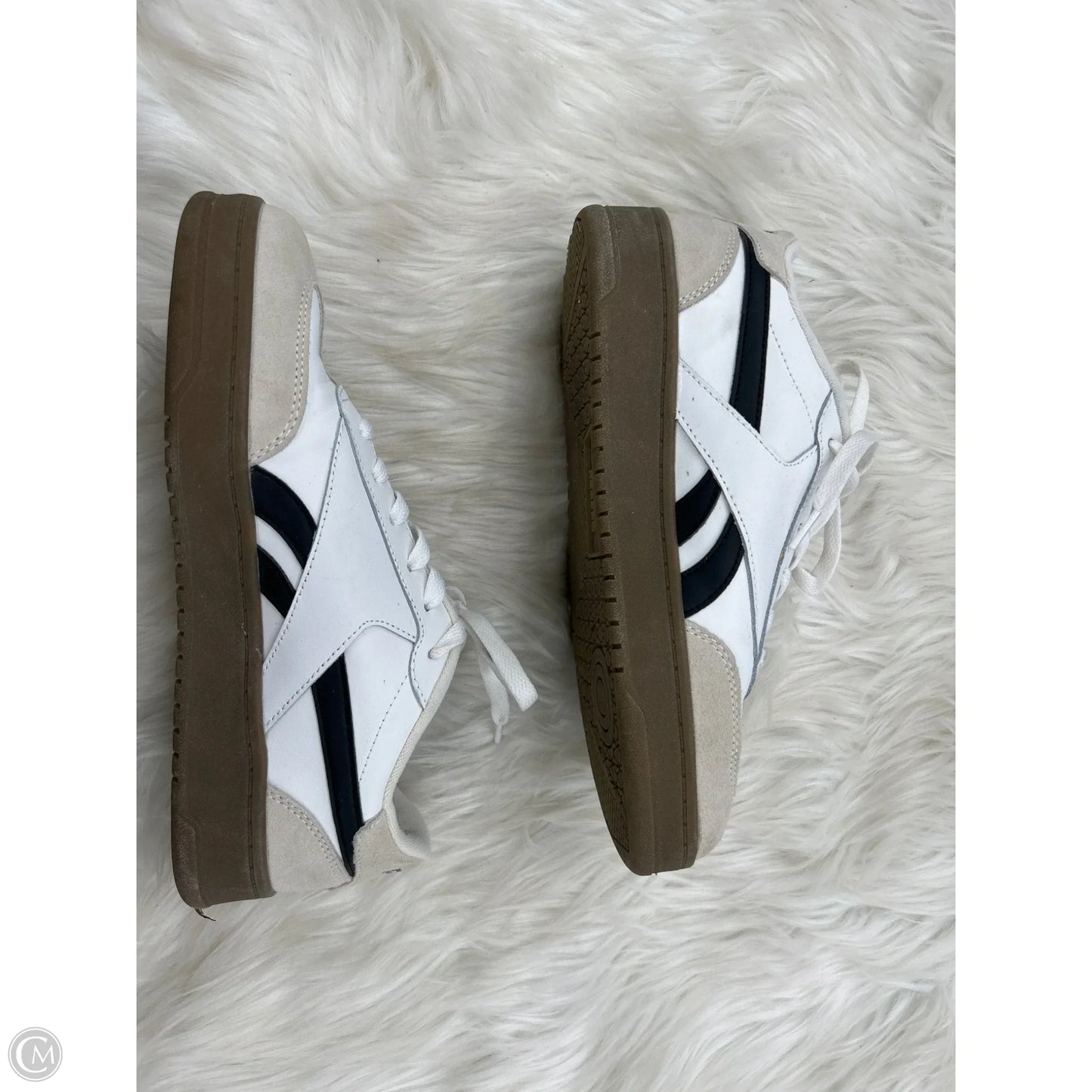 Shoes Sneakers By Reebok In White, Size: 7