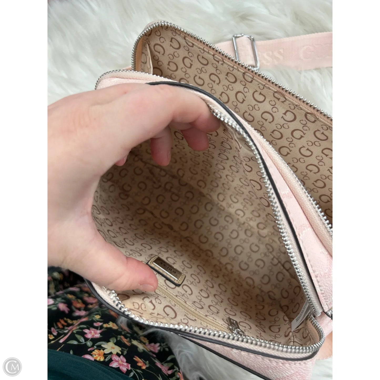 Handbag By Guess, Size: Medium