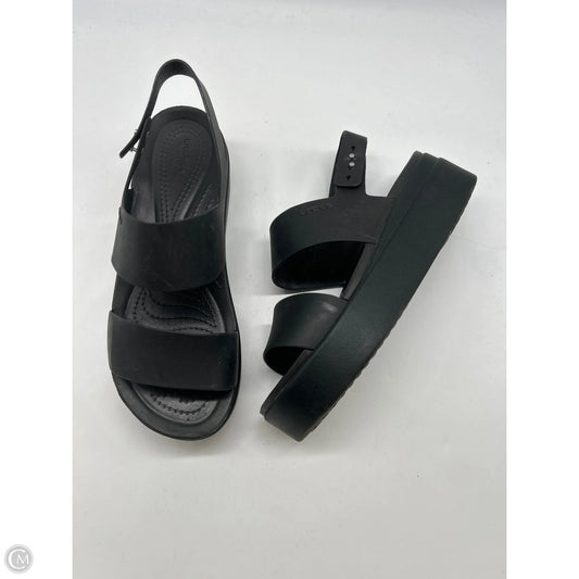 Sandals Heels Platform By Crocs In Black, Size: 8