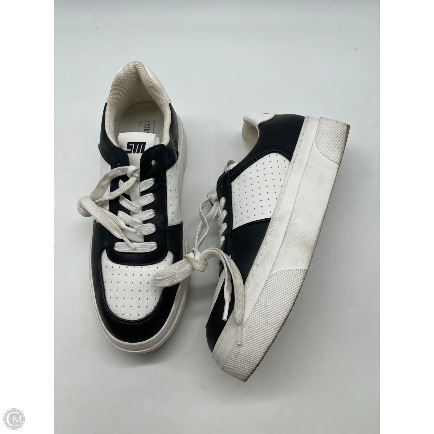 Shoes Sneakers By Steve Madden In Black & White, Size: 8.5