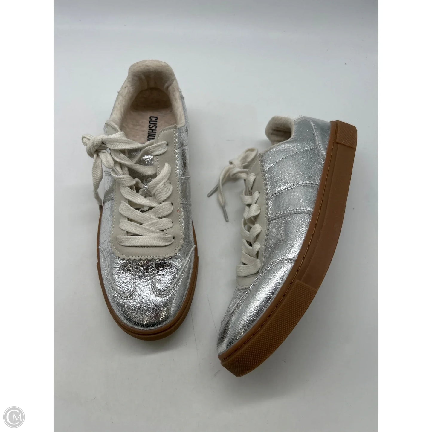 Shoes Sneakers By Cushionaire In Silver, Size: 9