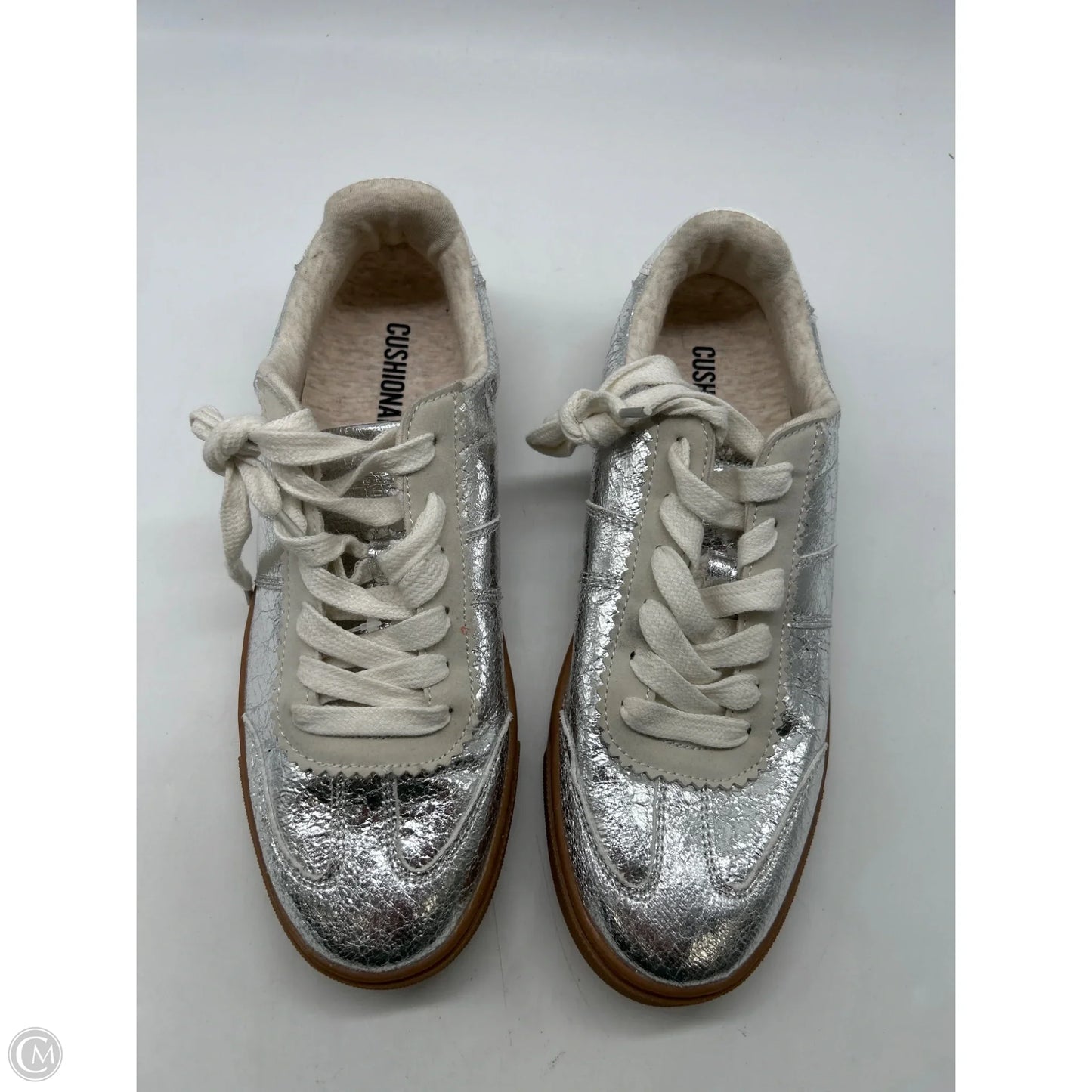 Shoes Sneakers By Cushionaire In Silver, Size: 9