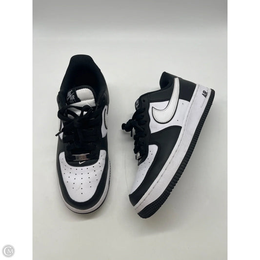 Shoes Sneakers By Nike In Black & White, Size: 8