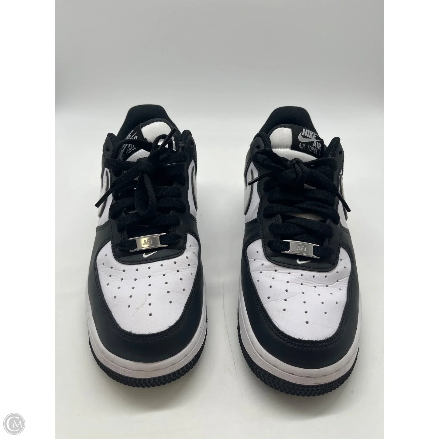 Shoes Sneakers By Nike In Black & White, Size: 8