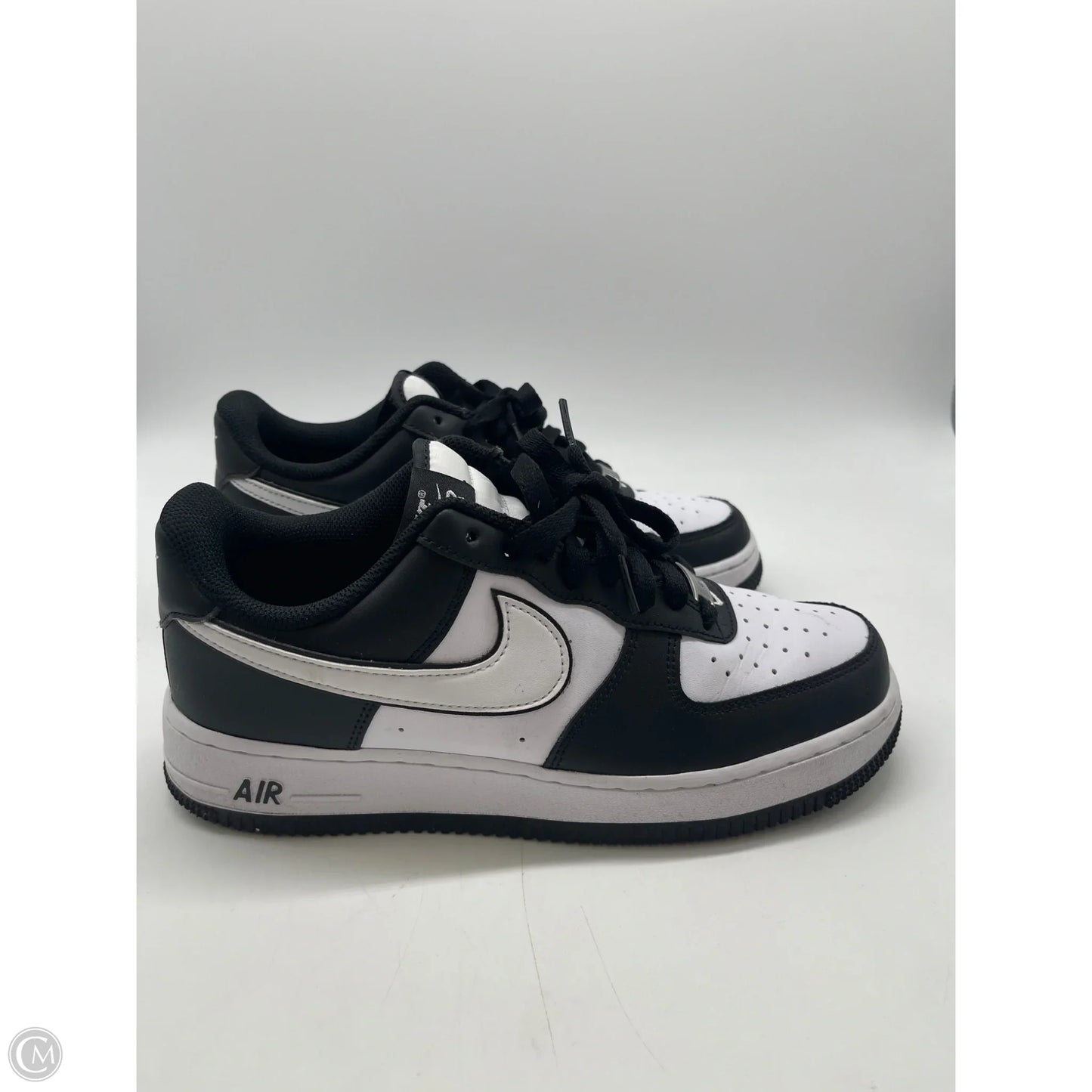Shoes Sneakers By Nike In Black & White, Size: 8