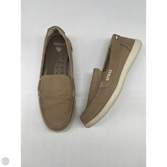 Shoes Flats By Crocs In Tan, Size: 7