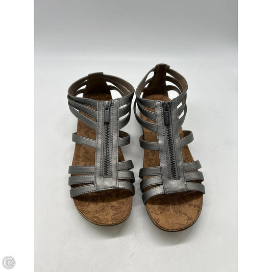 Sandals Flats By Bearpaw In Grey, Size: 8