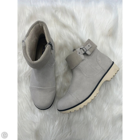 Boots Ankle Flats By Jbu By Jambu In Grey, Size: 9